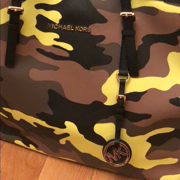 Michael Kors tote - Picture 2 of 3